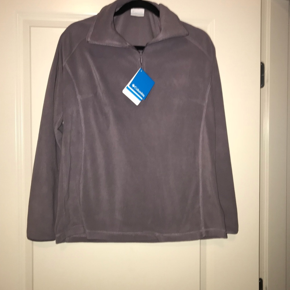 COLUMBIA Fleece half zip pull over.